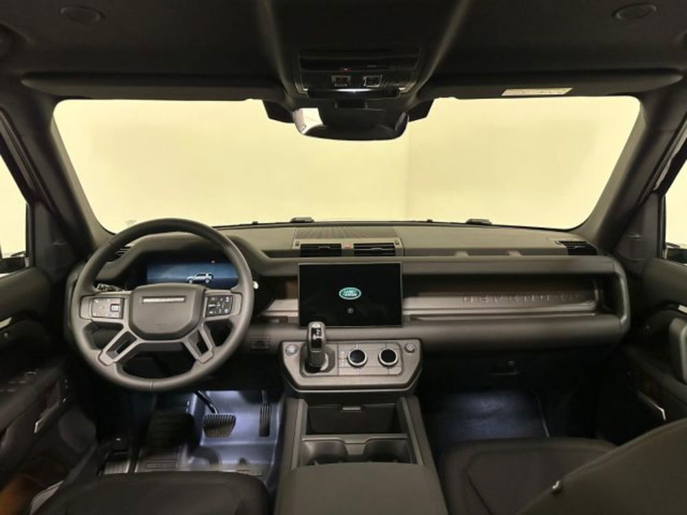 Land Rover Defender nuova a Novara (4)