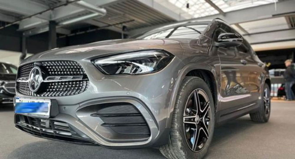 Mercedes-Benz GLA SUV usata a Napoli