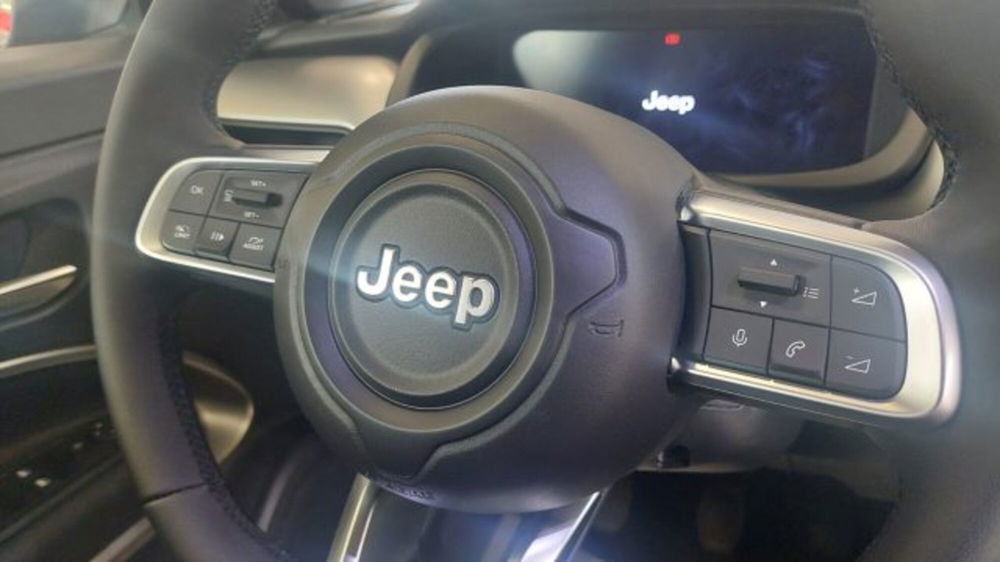 Jeep Avenger nuova a Brescia (17)