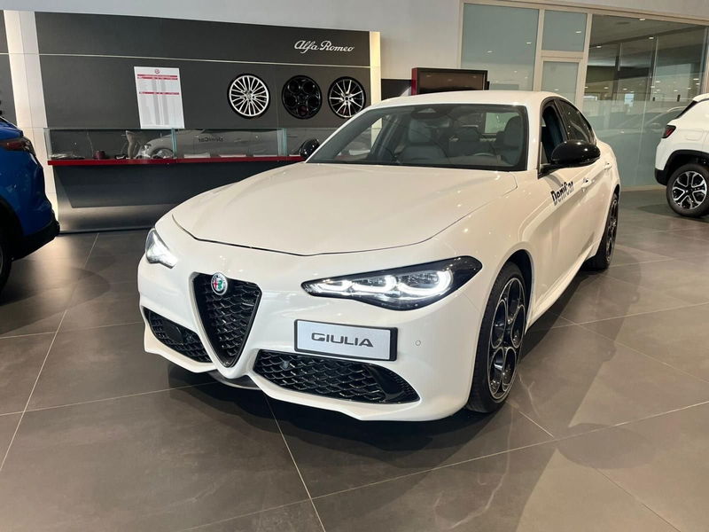 Alfa Romeo Giulia 2.2 Turbodiesel 210 CV AT8 AWD Q4 Estrema del 2024 usata a Milano