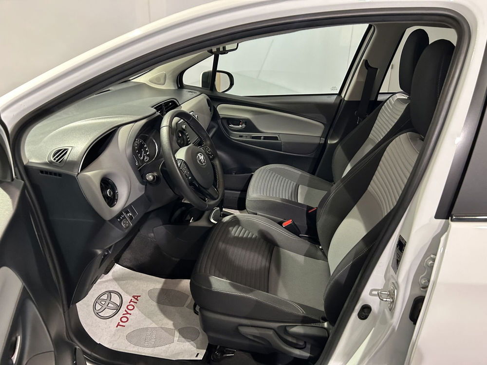 Toyota Yaris usata a Milano (12)