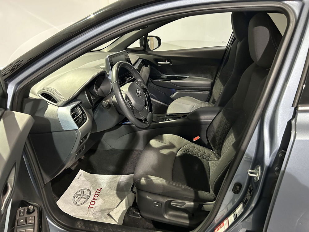 Toyota Toyota C-HR usata a Milano (12)