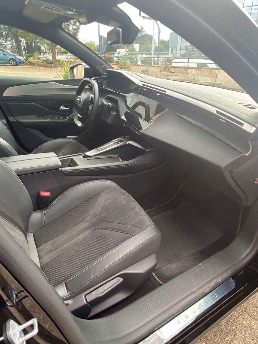 Peugeot 408 usata a Bari (16)