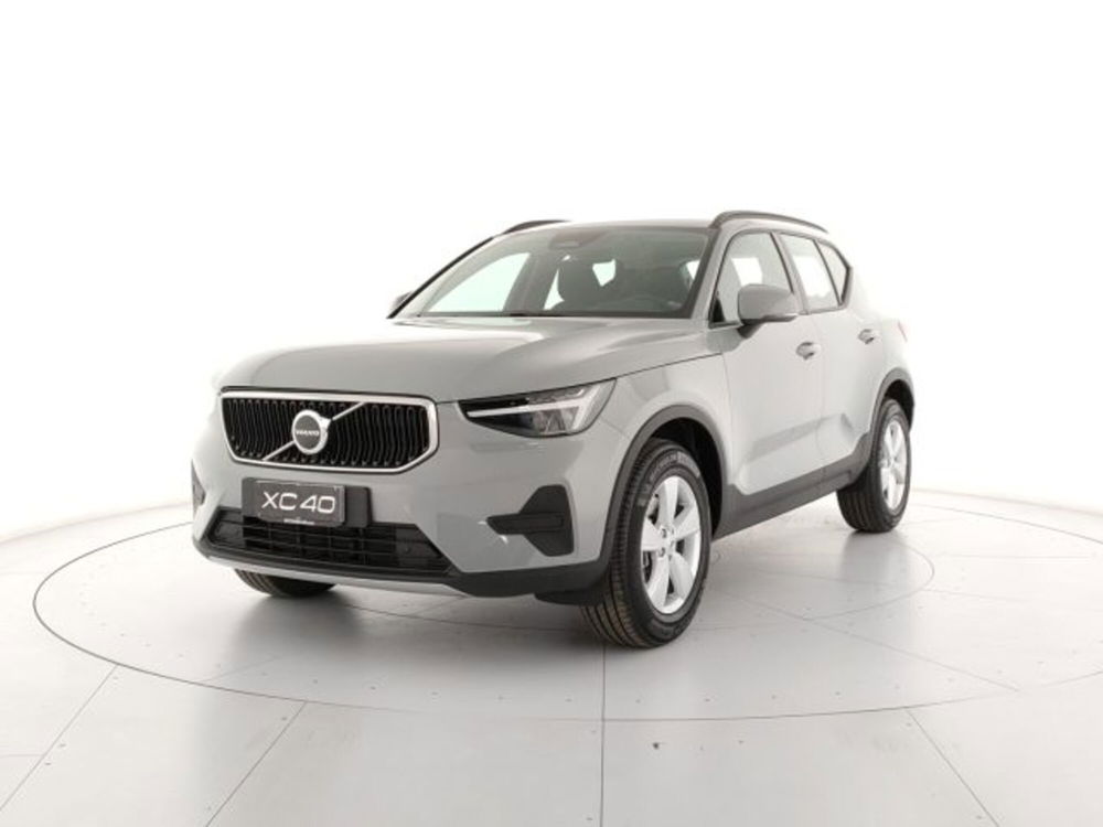 Volvo XC40 nuova a Modena (2)