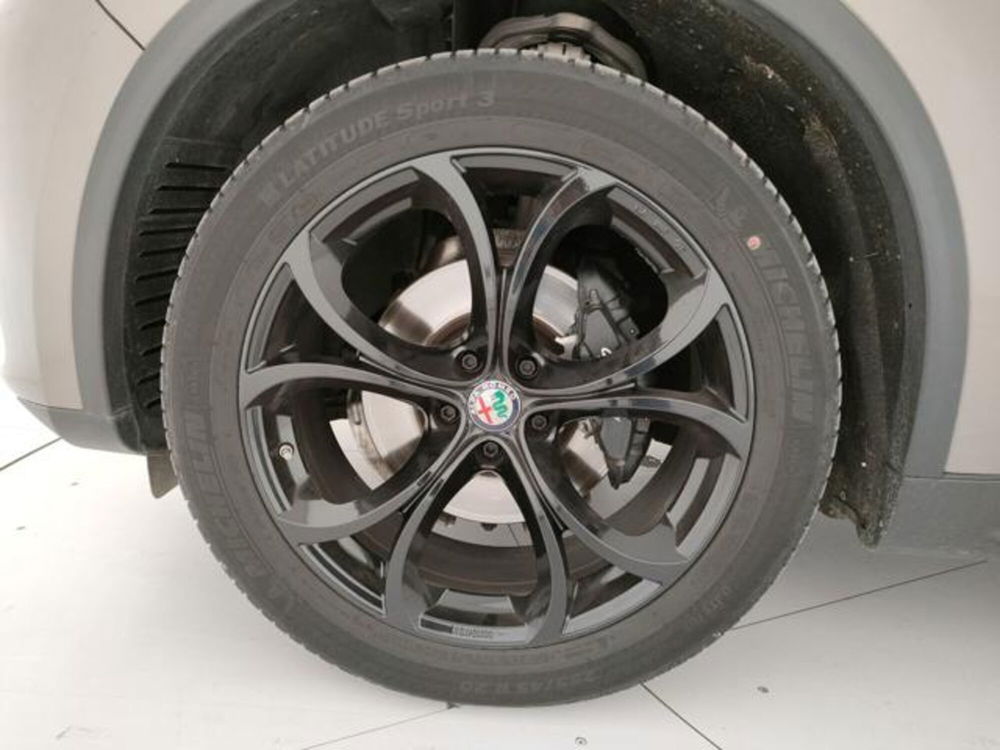 Alfa Romeo Stelvio usata a Modena (8)