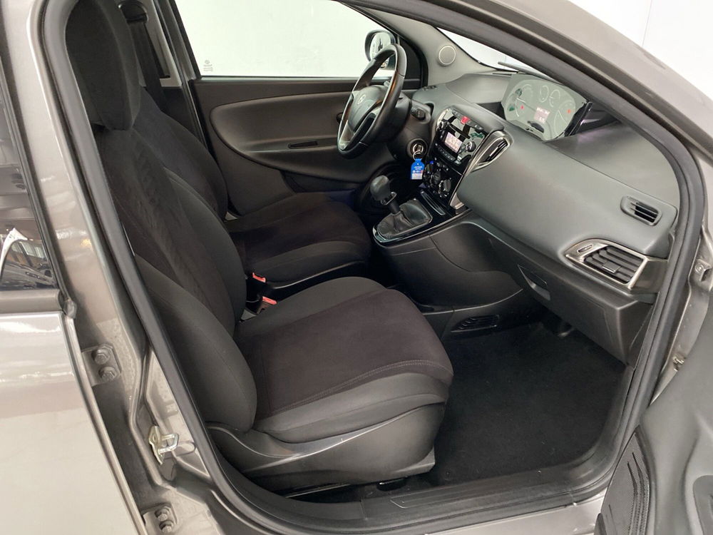 Lancia Ypsilon usata a Lodi (6)