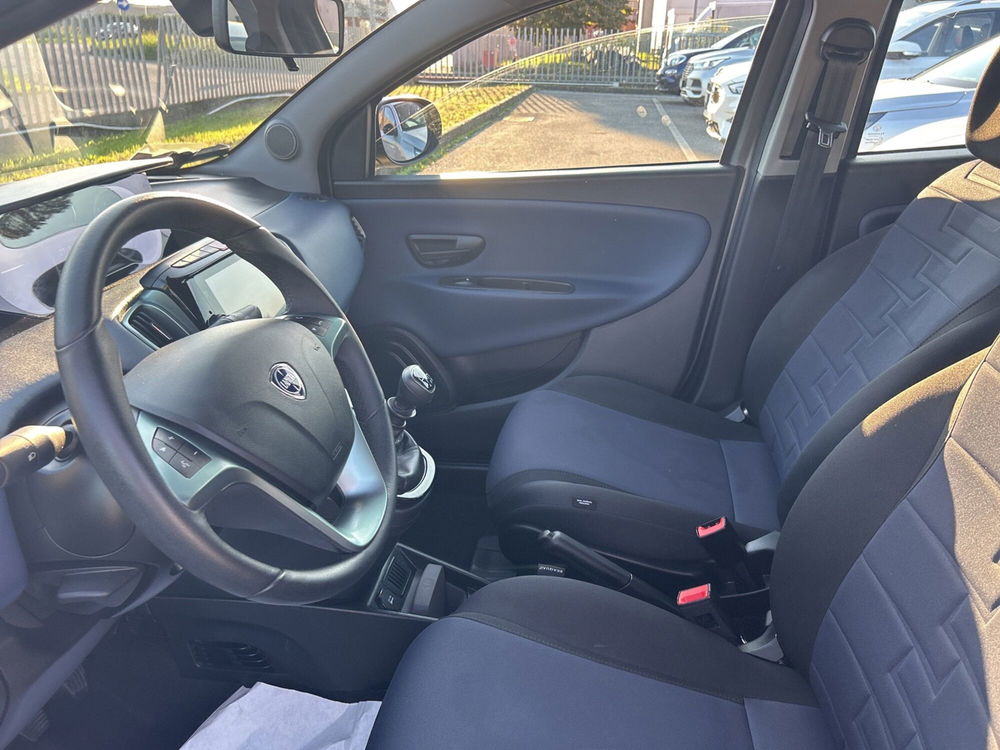 Lancia Ypsilon usata a Bergamo (15)