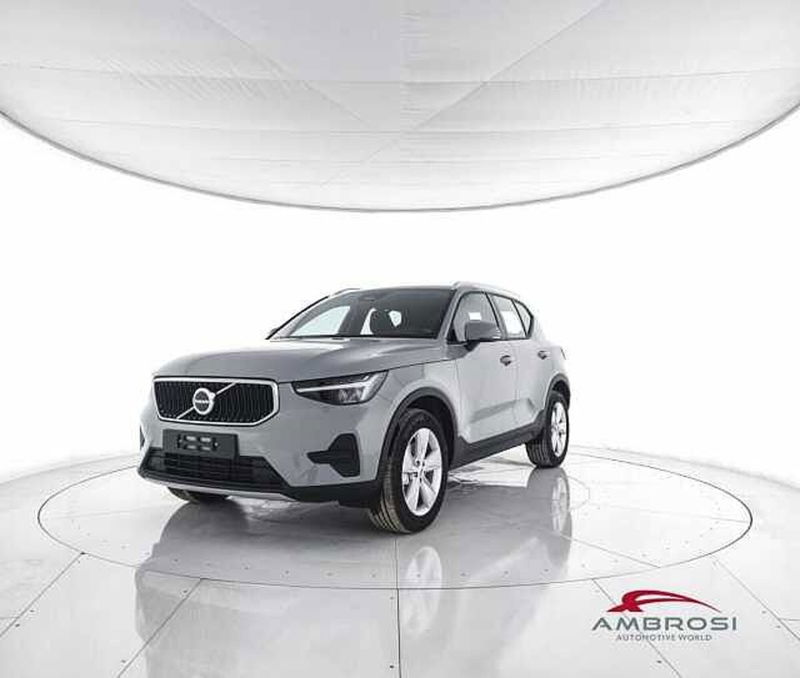 Volvo XC40 B3 automatico Core  nuova a Viterbo