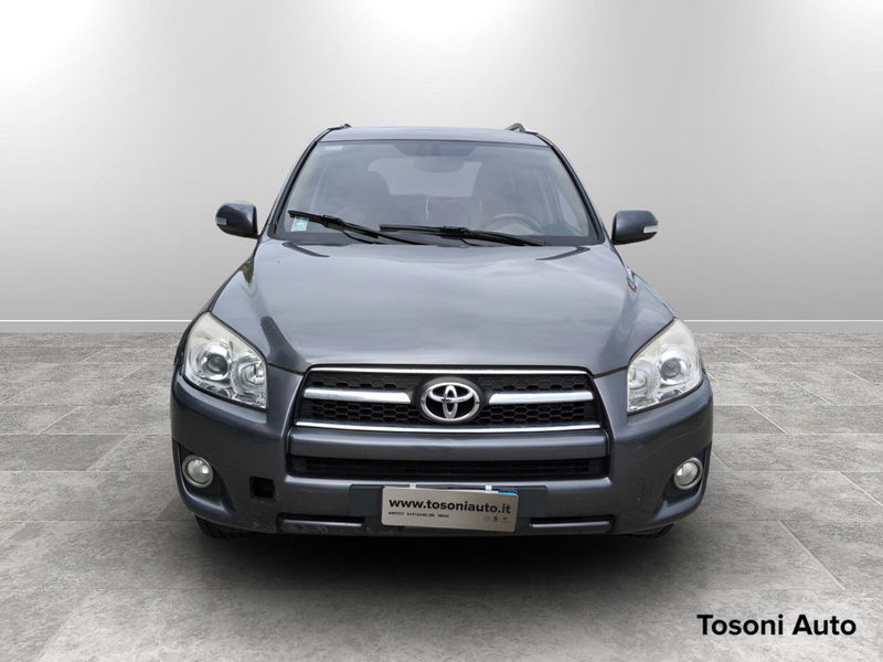 Toyota Rav4 2.2 D-4D 150 CV DPF Luxury del 2010 usata a Arezzo