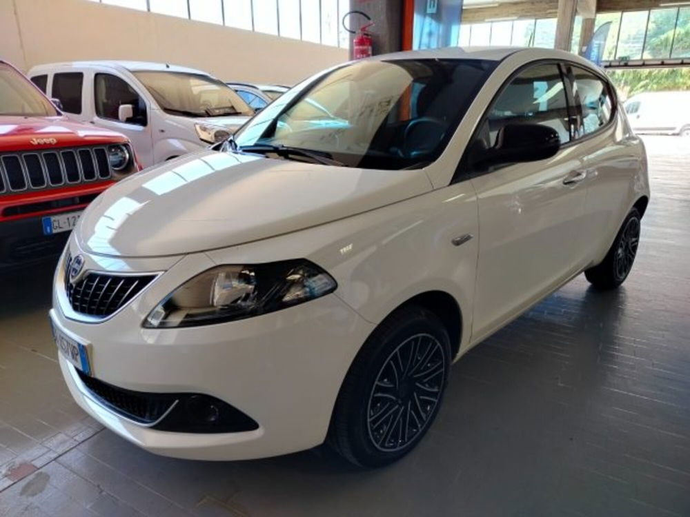 Lancia Ypsilon usata a Forlì-Cesena