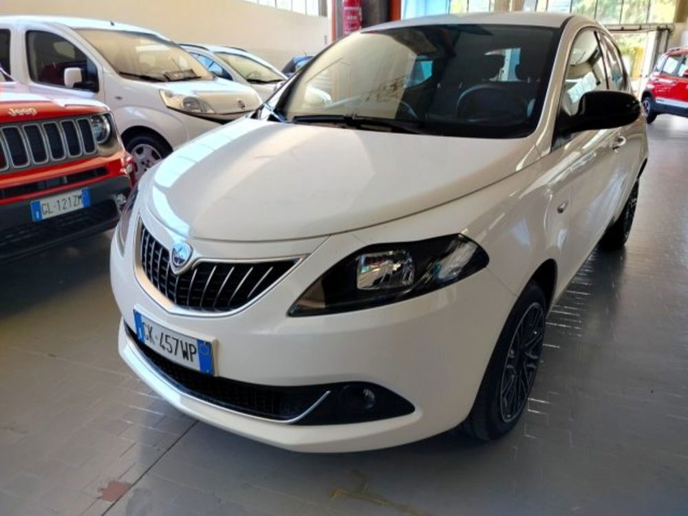 Lancia Ypsilon usata a Forlì-Cesena (2)