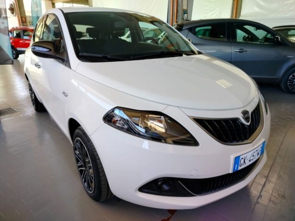 Lancia Ypsilon usata a Forlì-Cesena (3)