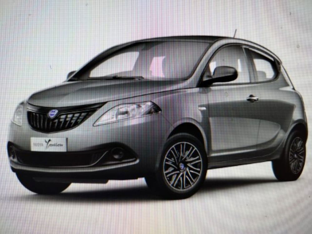 Lancia Ypsilon usata a Forlì-Cesena