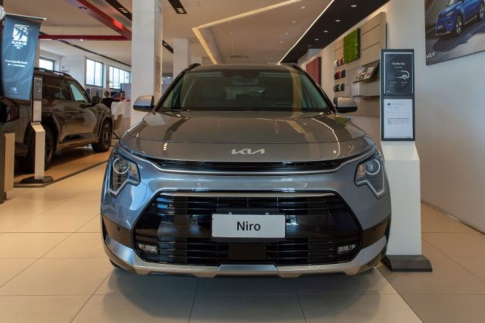 Kia Niro nuova a Latina (2)