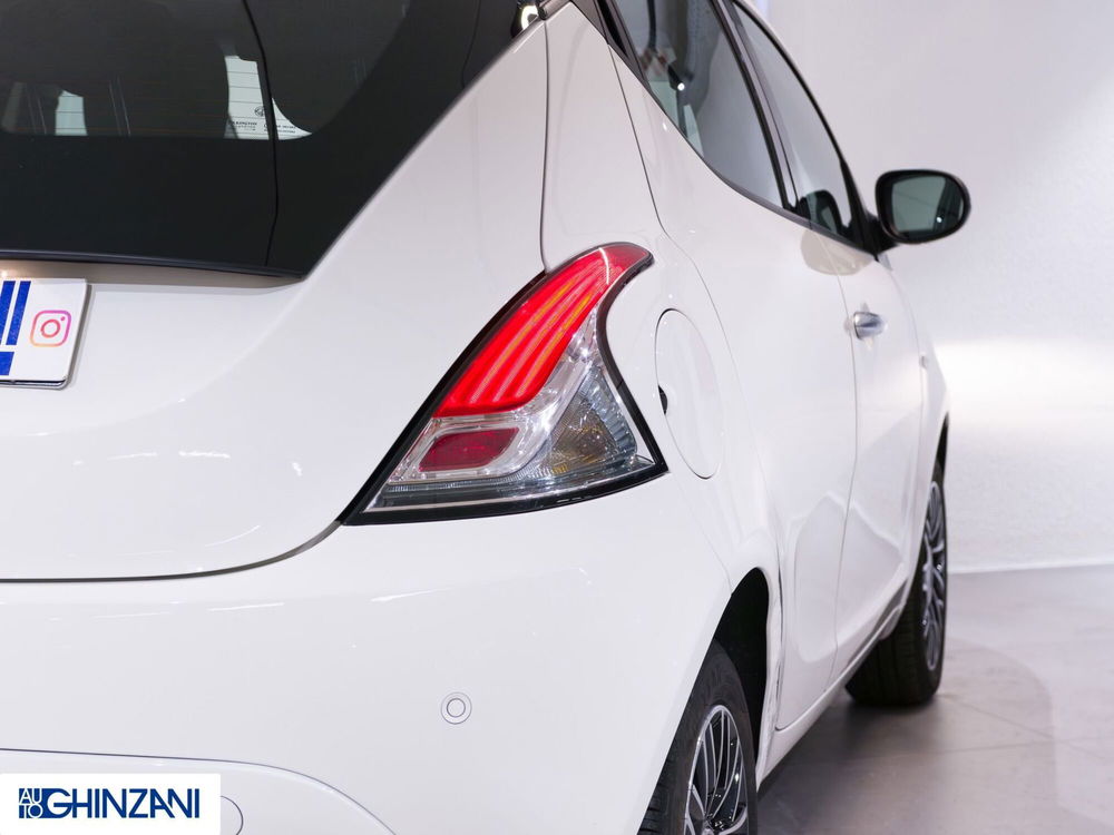 Lancia Ypsilon usata a Bergamo (16)