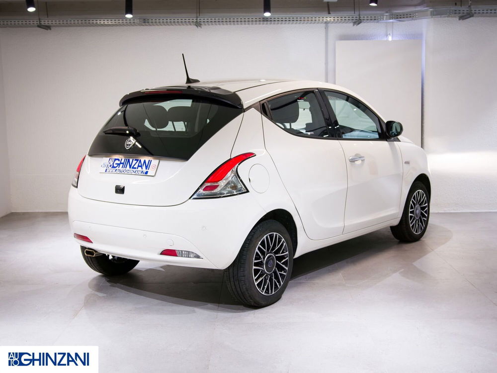 Lancia Ypsilon usata a Bergamo (7)