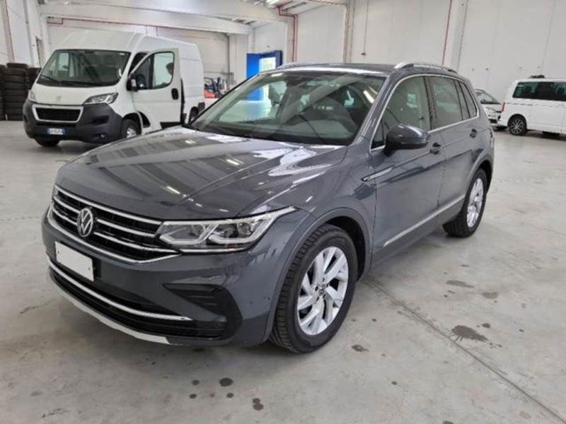 Volkswagen Tiguan 2.0 TDI 150 CV SCR DSG 4MOTION Elegance del 2021 usata a Parma