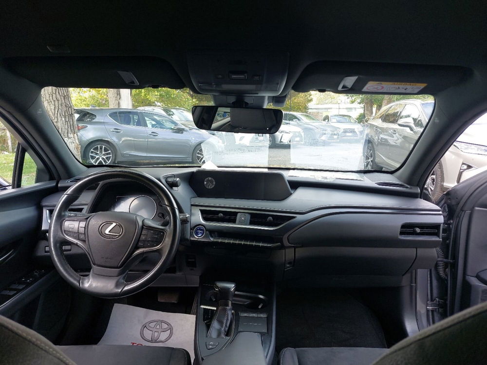 Lexus UX usata a Roma (16)