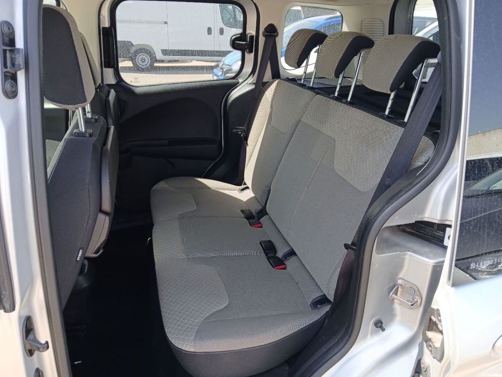 Ford Tourneo Courier usata a Lecce (17)