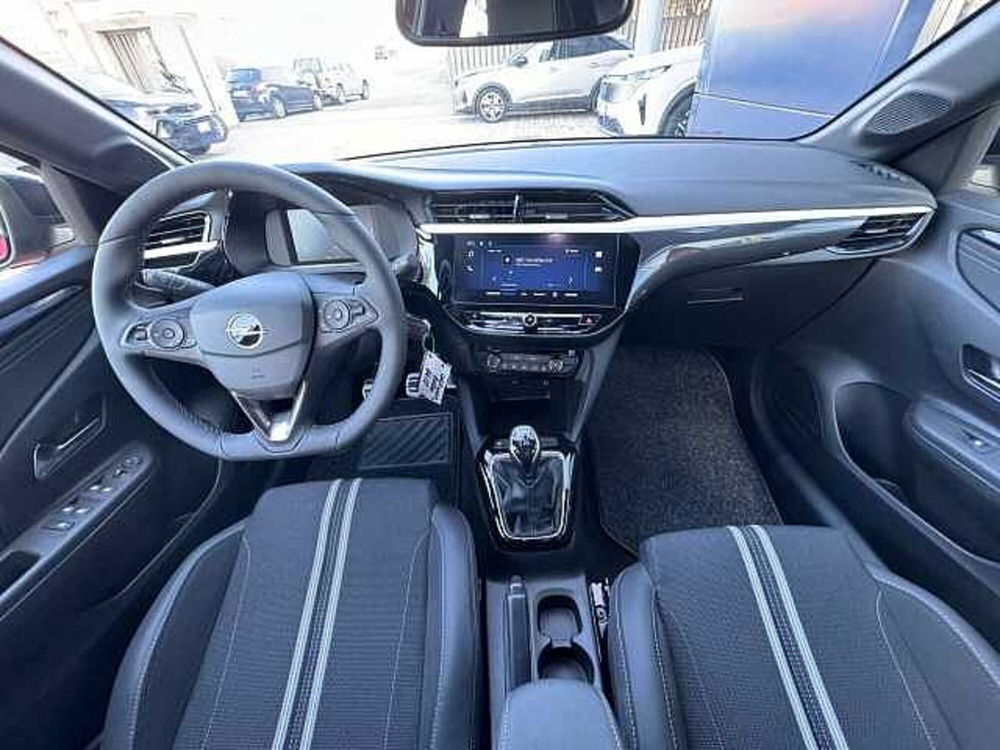 Opel Corsa nuova a Vibo Valentia (11)