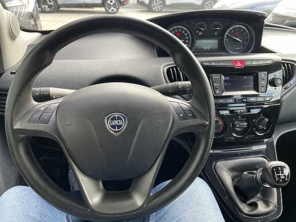 Lancia Ypsilon usata a Vibo Valentia (11)