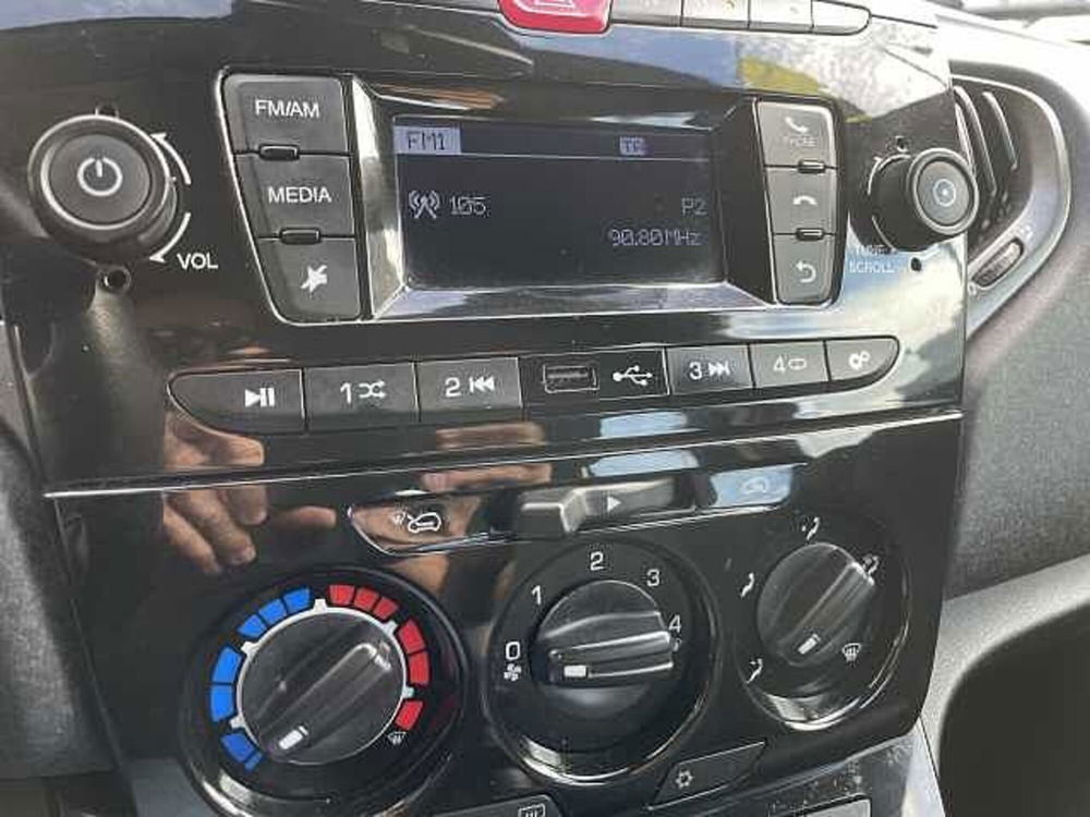 Lancia Ypsilon usata a Vibo Valentia (12)