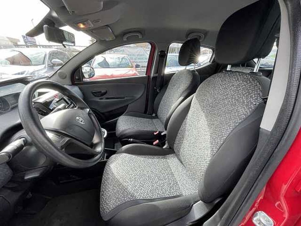 Lancia Ypsilon usata a Vibo Valentia (9)