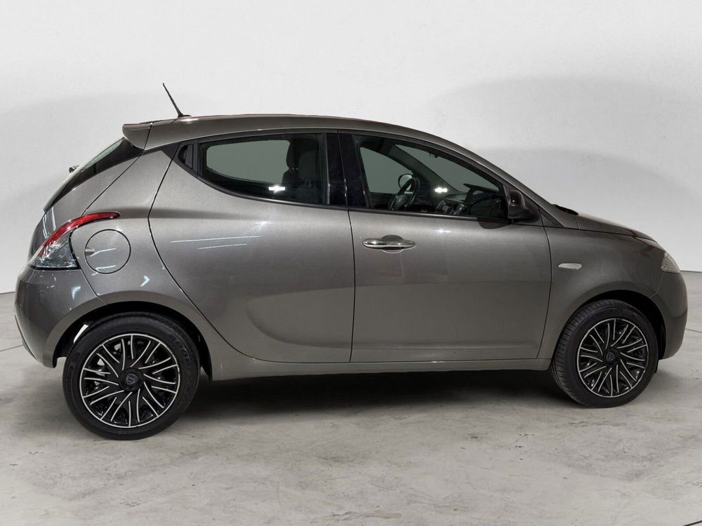 Lancia Ypsilon usata a Lecco (5)