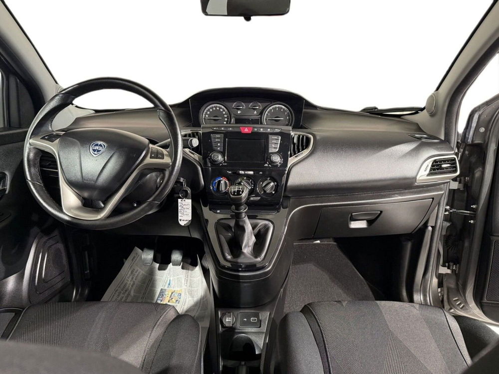 Lancia Ypsilon usata a Lecco (8)