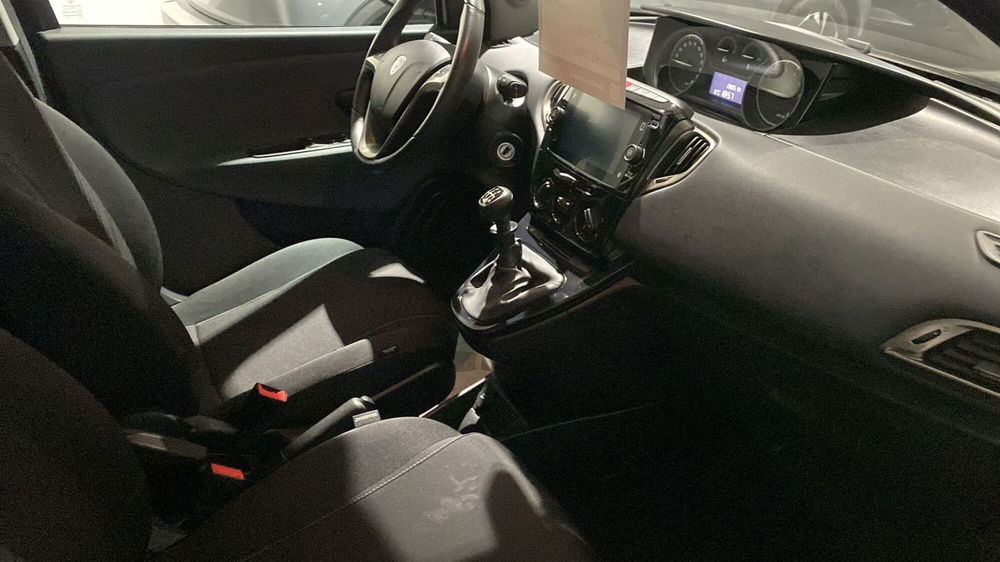 Lancia Ypsilon usata a Bergamo (11)