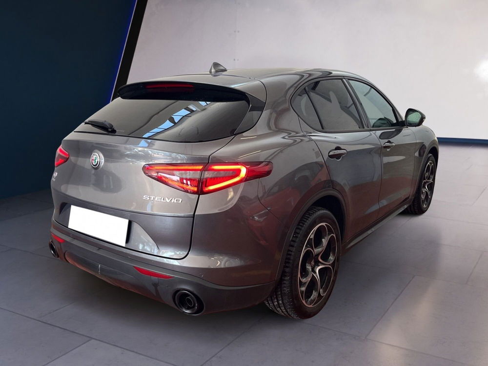 Alfa Romeo Stelvio usata a Torino (6)