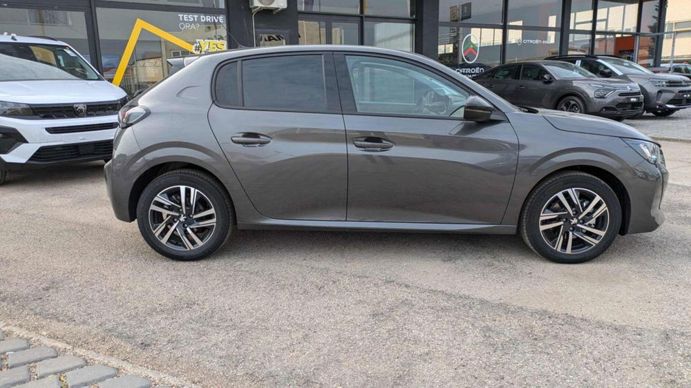 Peugeot 208 nuova a Foggia (6)