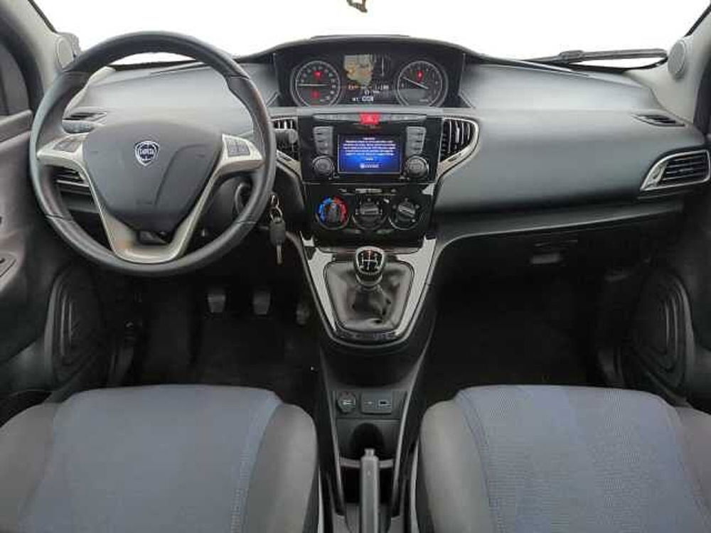 Lancia Ypsilon usata a Treviso (8)