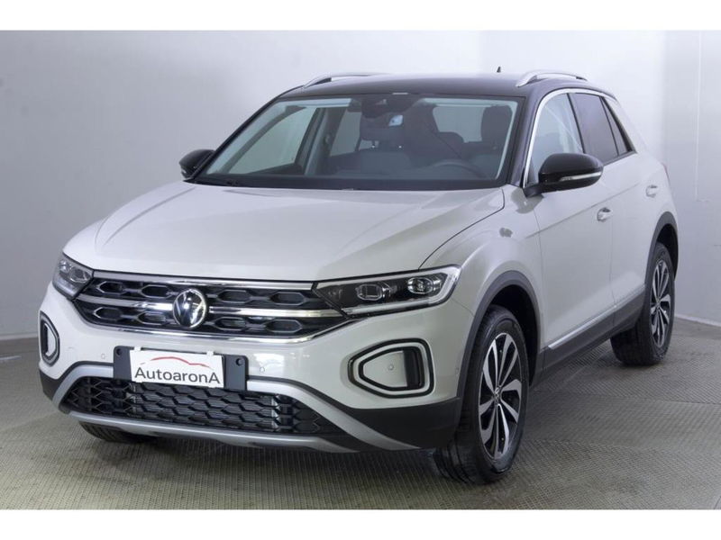 Volkswagen T-Roc 1.5 tsi Sport nuova a Paruzzaro