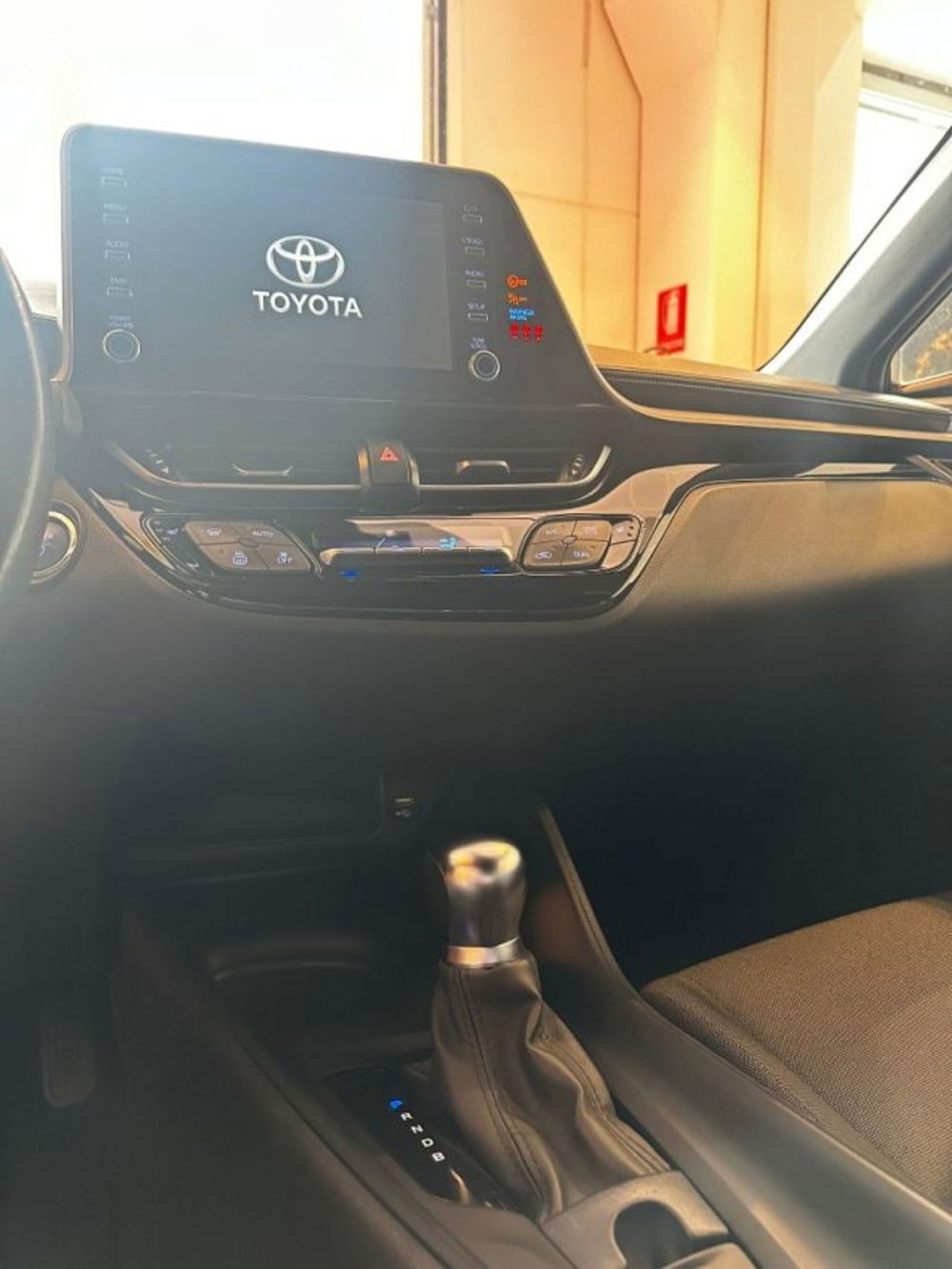 Toyota Toyota C-HR usata a Sassari (12)