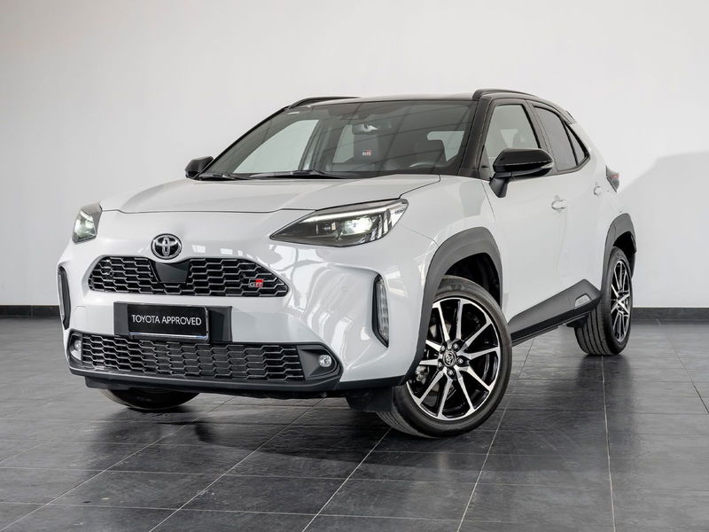 Toyota Yaris Cross 1.5 Hybrid 5p. E-CVT GR SPORT del 2023 usata a San Severo