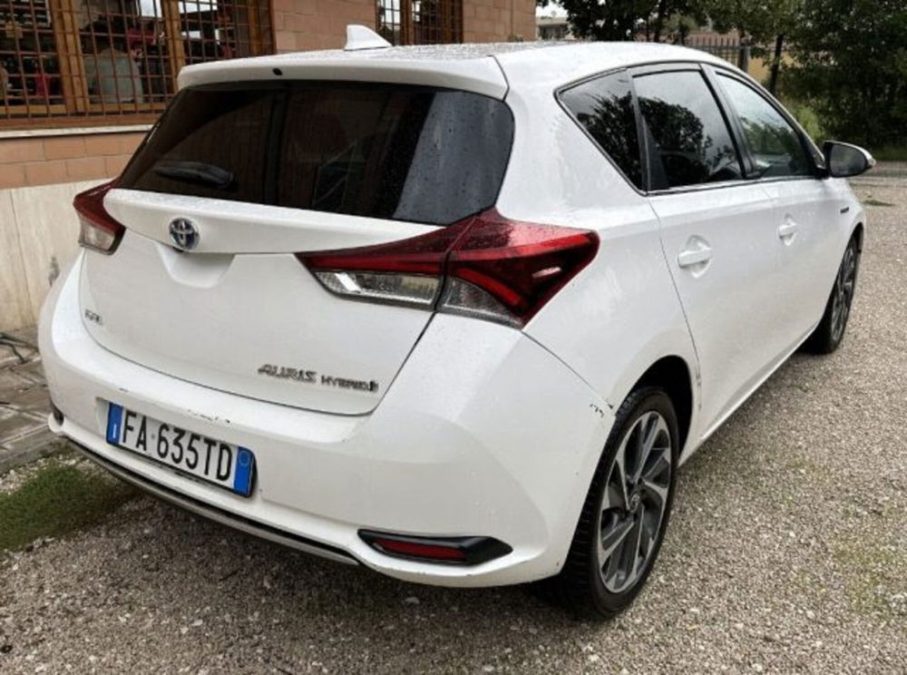 Toyota Auris Station Wagon usata a Roma (7)