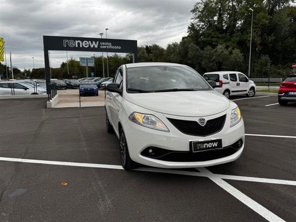 Lancia Ypsilon usata a Padova (3)