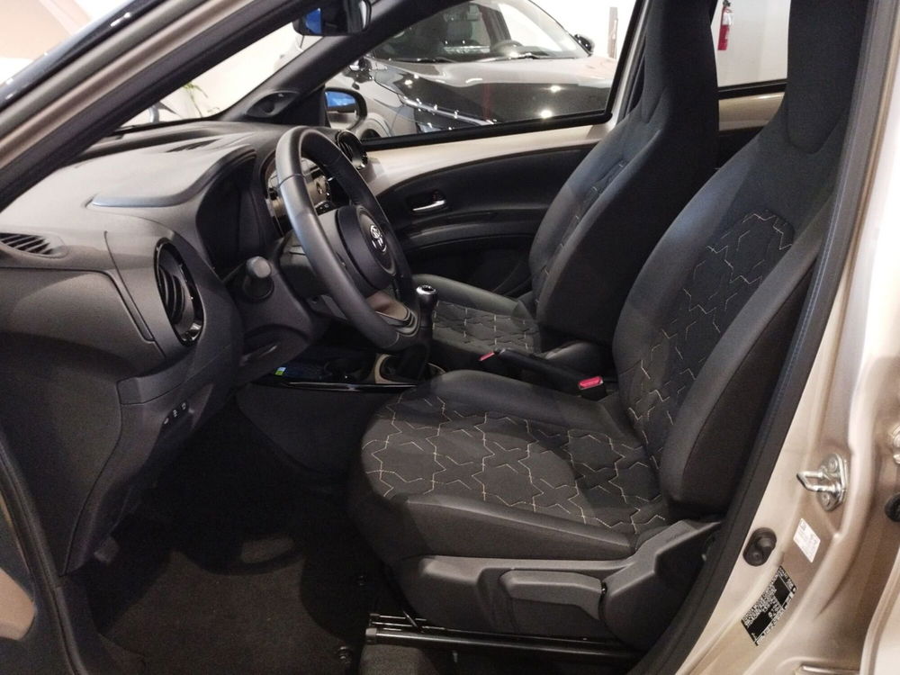 Toyota Aygo X nuova a Sassari (17)