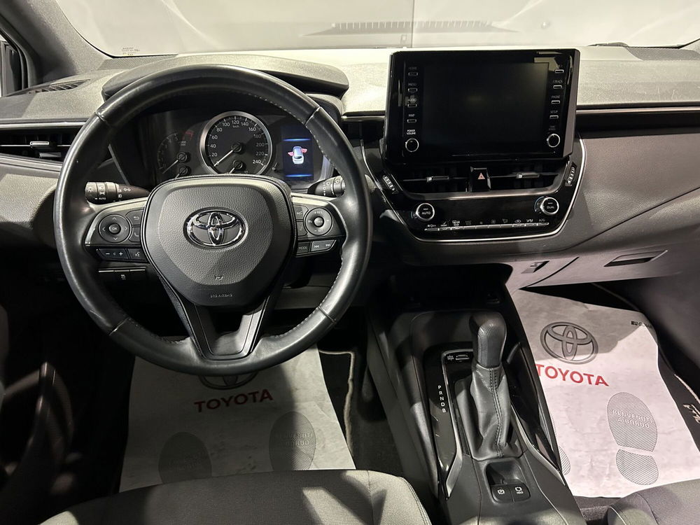 Toyota Corolla Touring Sports usata a Milano (9)