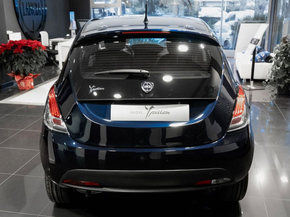 Lancia Ypsilon nuova a Prato (2)