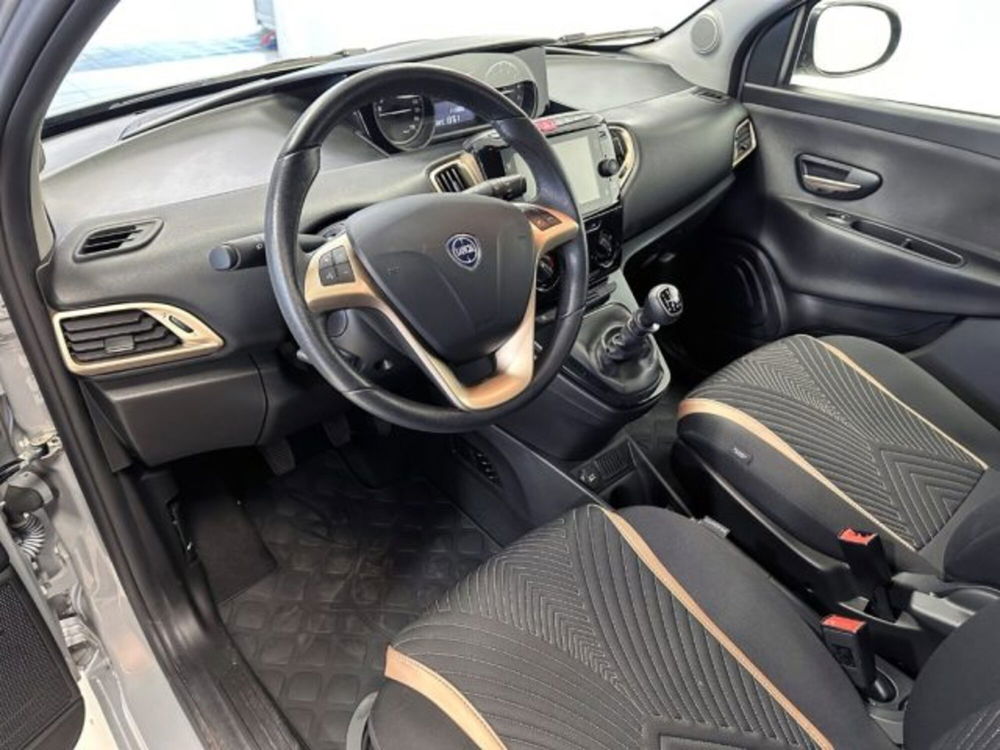 Lancia Ypsilon usata a Modena (6)