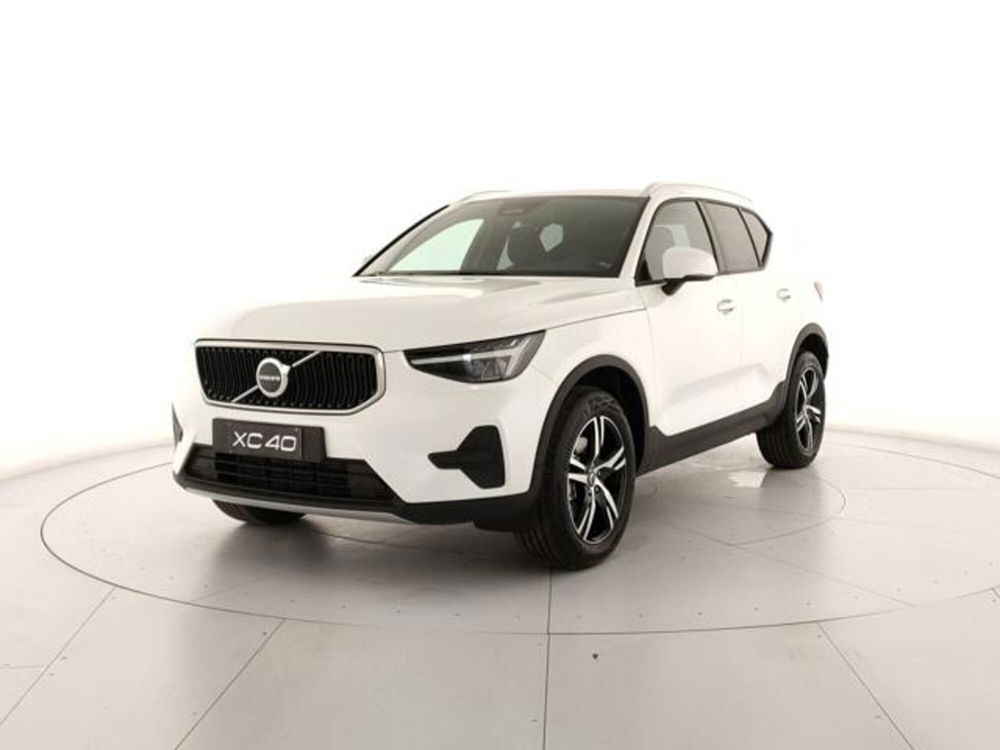 Volvo XC40 nuova a Modena (2)