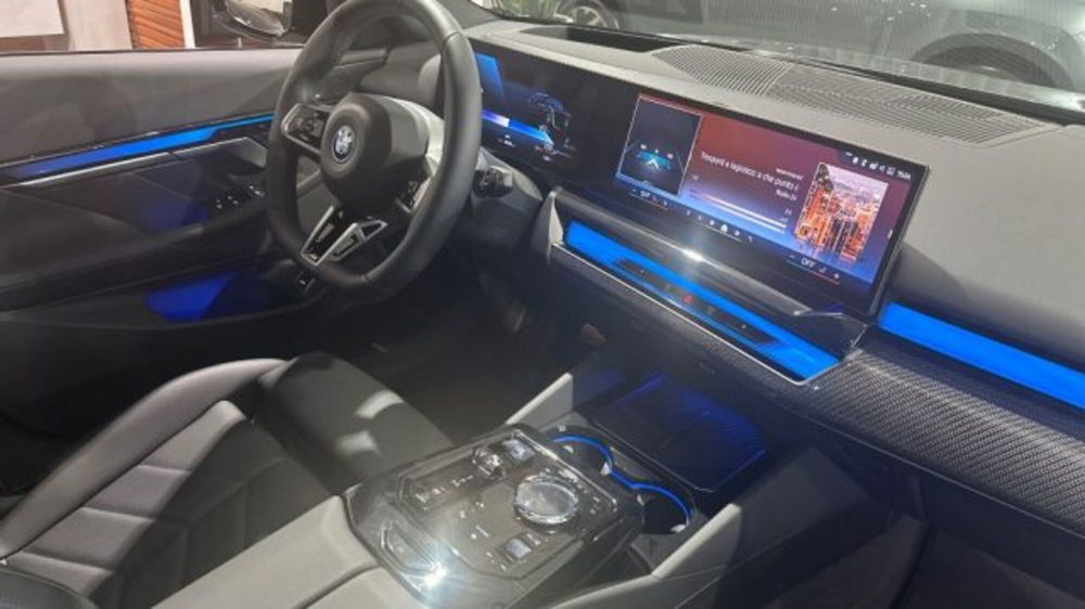 BMW i5 Touring nuova a Verona (10)