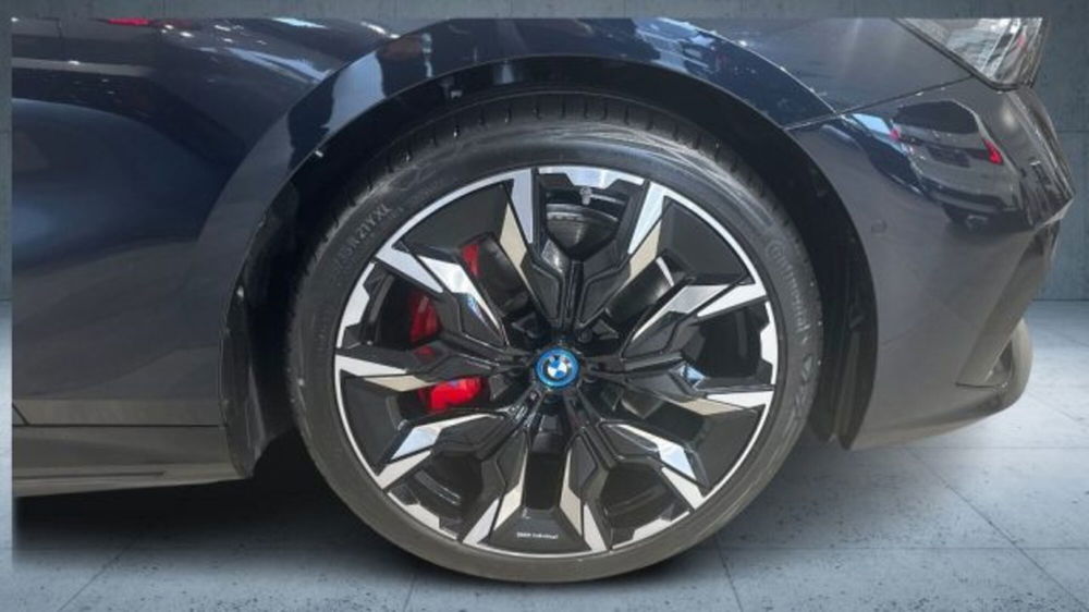 BMW i5 Touring nuova a Verona (4)