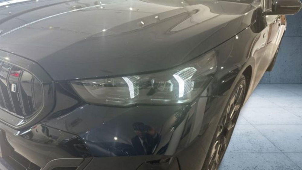 BMW i5 Touring nuova a Verona (5)