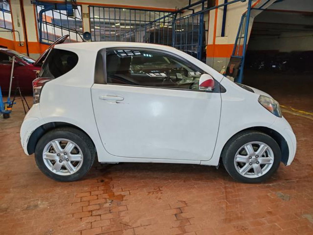 Toyota iQ usata a Torino (8)