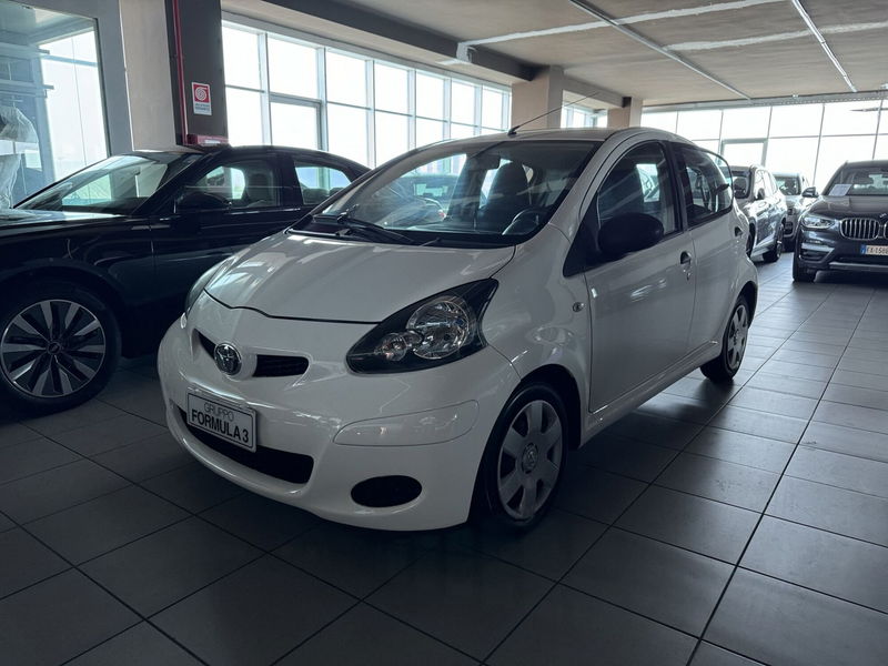 Toyota Aygo 1.0 12V VVT-i 5 porte  del 2012 usata a Messina