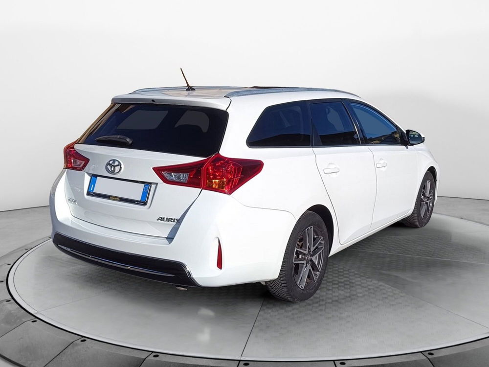 Toyota Auris Station Wagon usata a Frosinone (6)