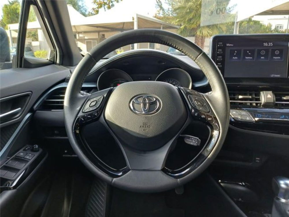 Toyota Toyota C-HR usata a Bari (14)